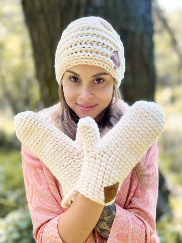 Rękawiczki handmade ze sznureczkiem ,,Ecru" 8 pomysl na prezent dla kolezanki