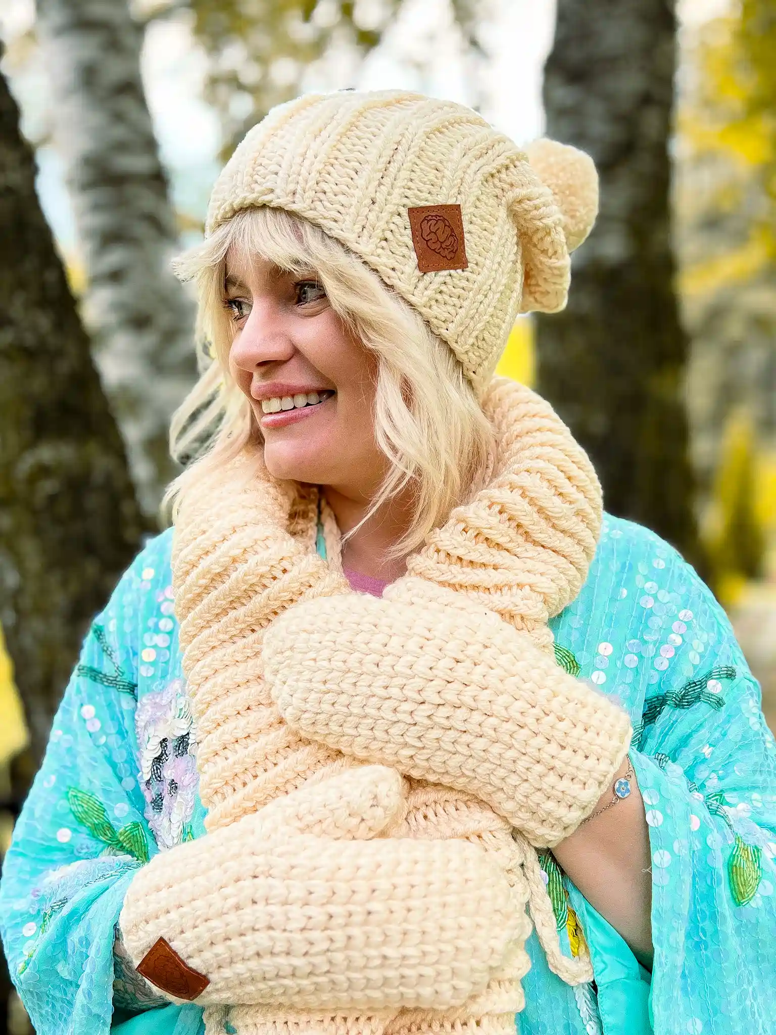 Rękawiczki handmade ze sznureczkiem ,,Ecru" 6 rękawiczki damskie ecru