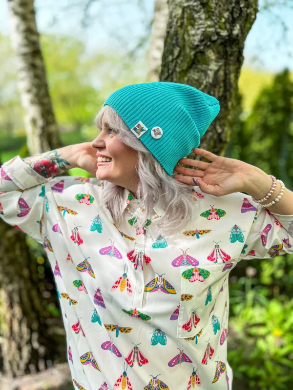 Moda i wygoda w turkusowym kolorze – czapka jesienna polskiej produkcji
