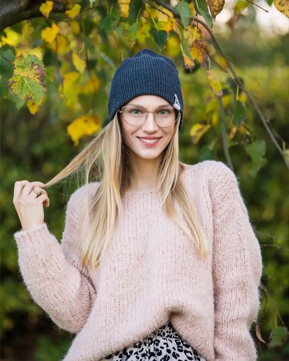Modne czapki wiosenne 2025 beanie i smerfetki Modne czapki wiosenne 2025 beanie i smerfetki