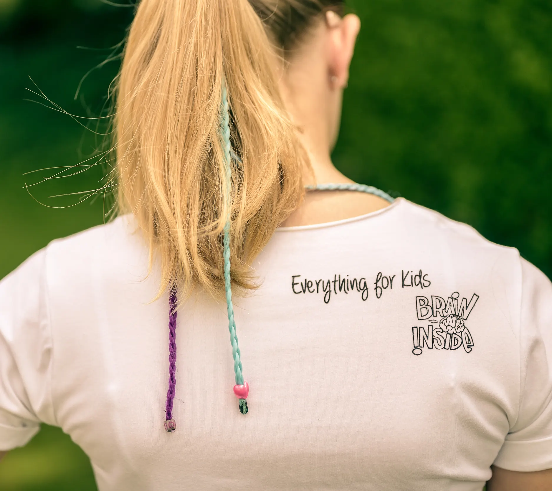 T-shirt dla dziecka z napisem Here comes trouble 72 20250801 DSC 2085
