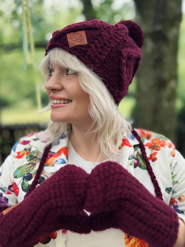 Stylowa czapka z pomponem HERO "Bordo" 9 Czapka Bordowa z Podszycie