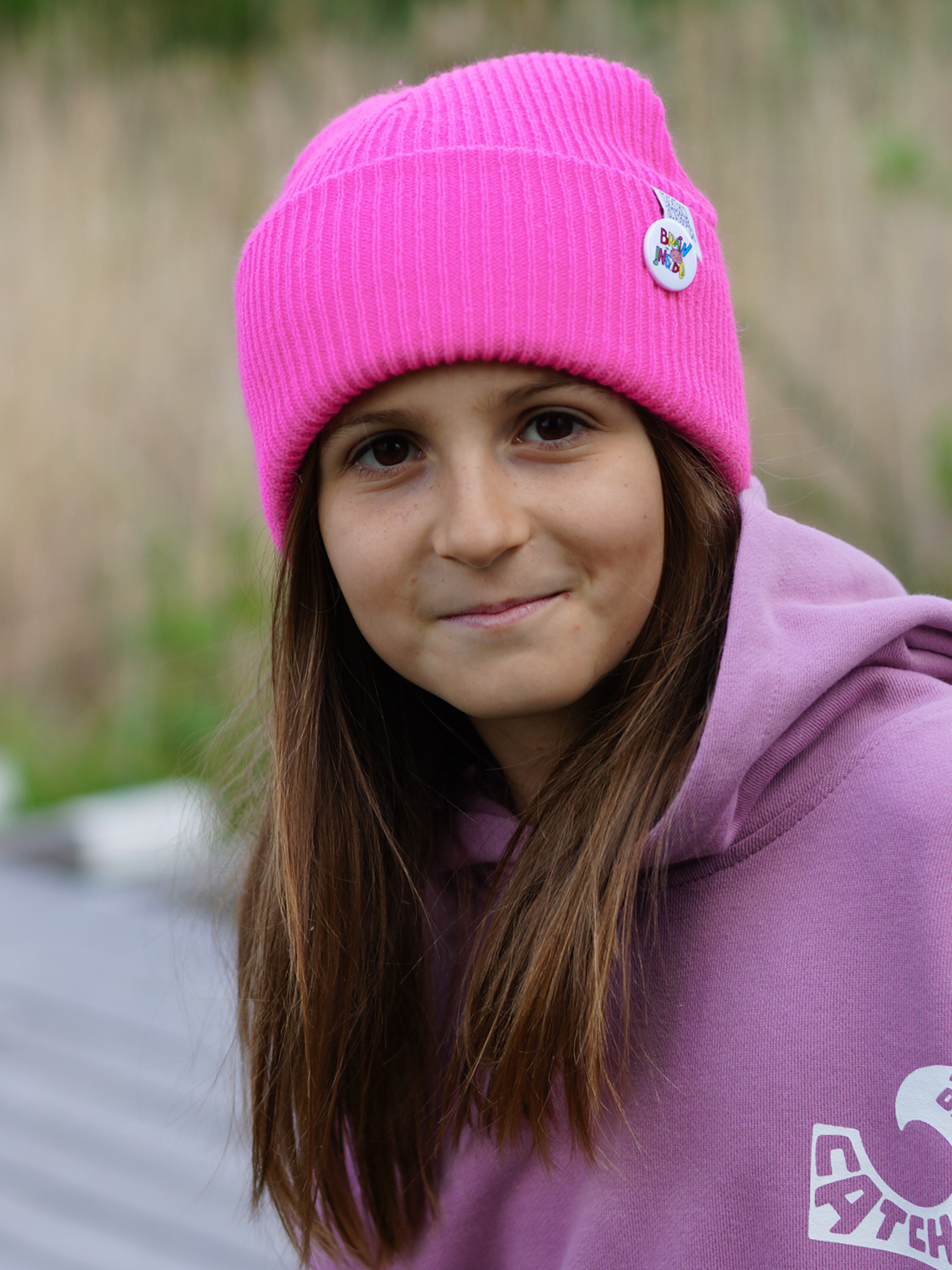 Czapka beanie dla dziecka logo kolorowe "Neonowy różowy" 181 GLOWNE Czapka Brain Inside dla dzieci beanie neon roz 1