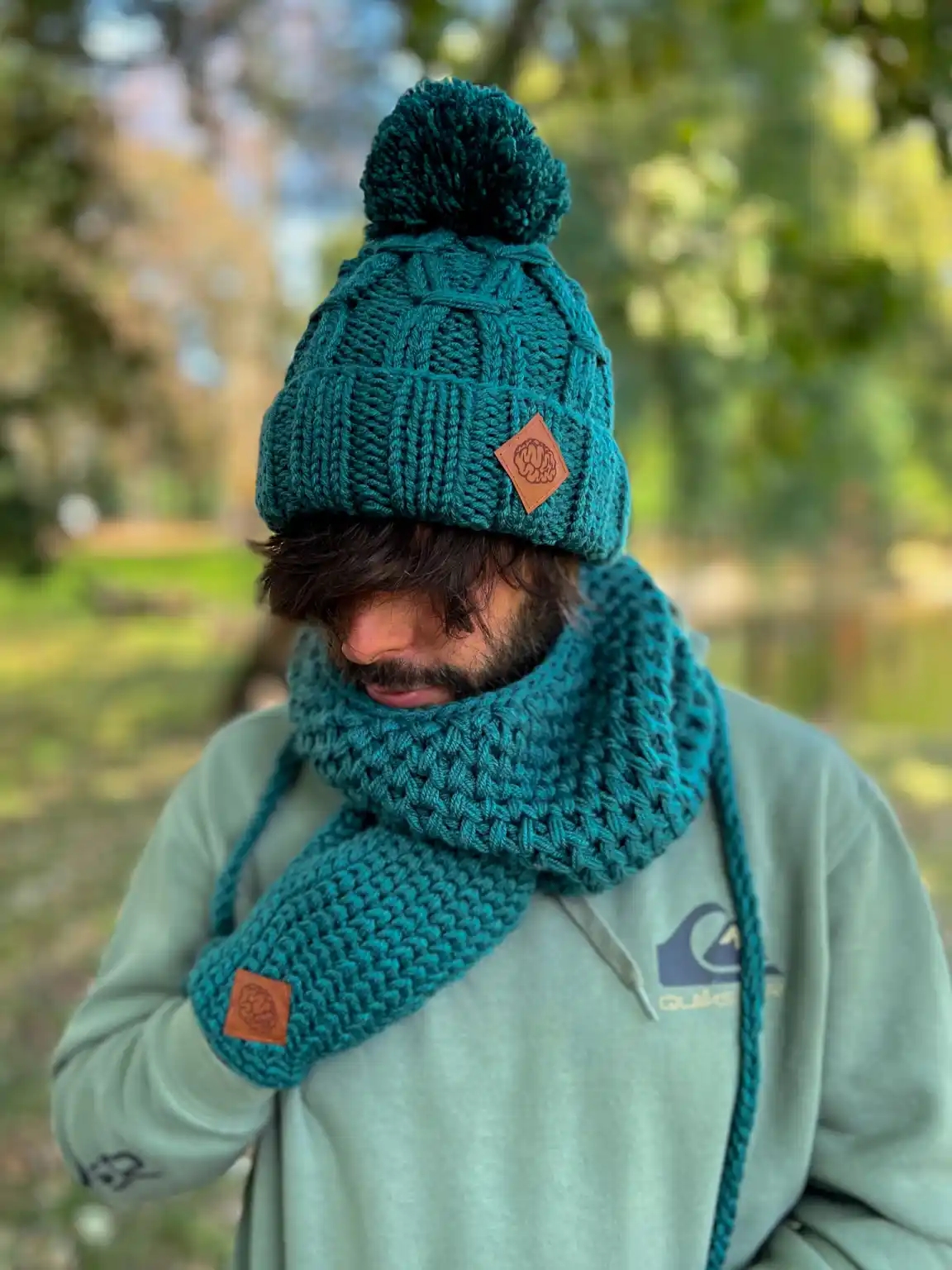 Męska czapka z dużym pomponem EUFORIA ,,Leśny zielony" 57 GLOWNE Ciepla czapka handmade z duzym pomponem dla mezczyzny