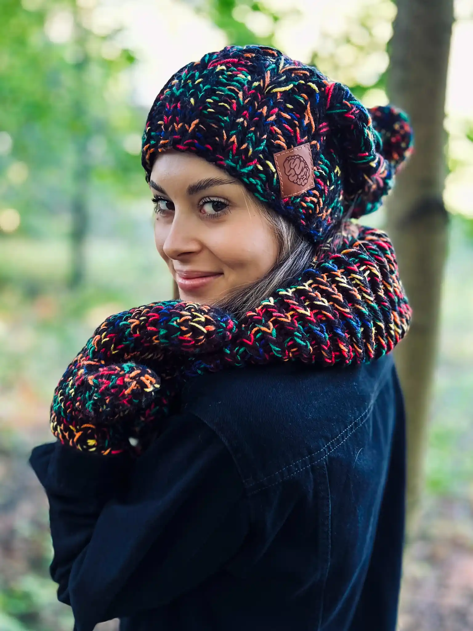Czapka MERINO 75% ,,Czarne czerwienie" SMILE 99 CZAPKA Z WEŁNY