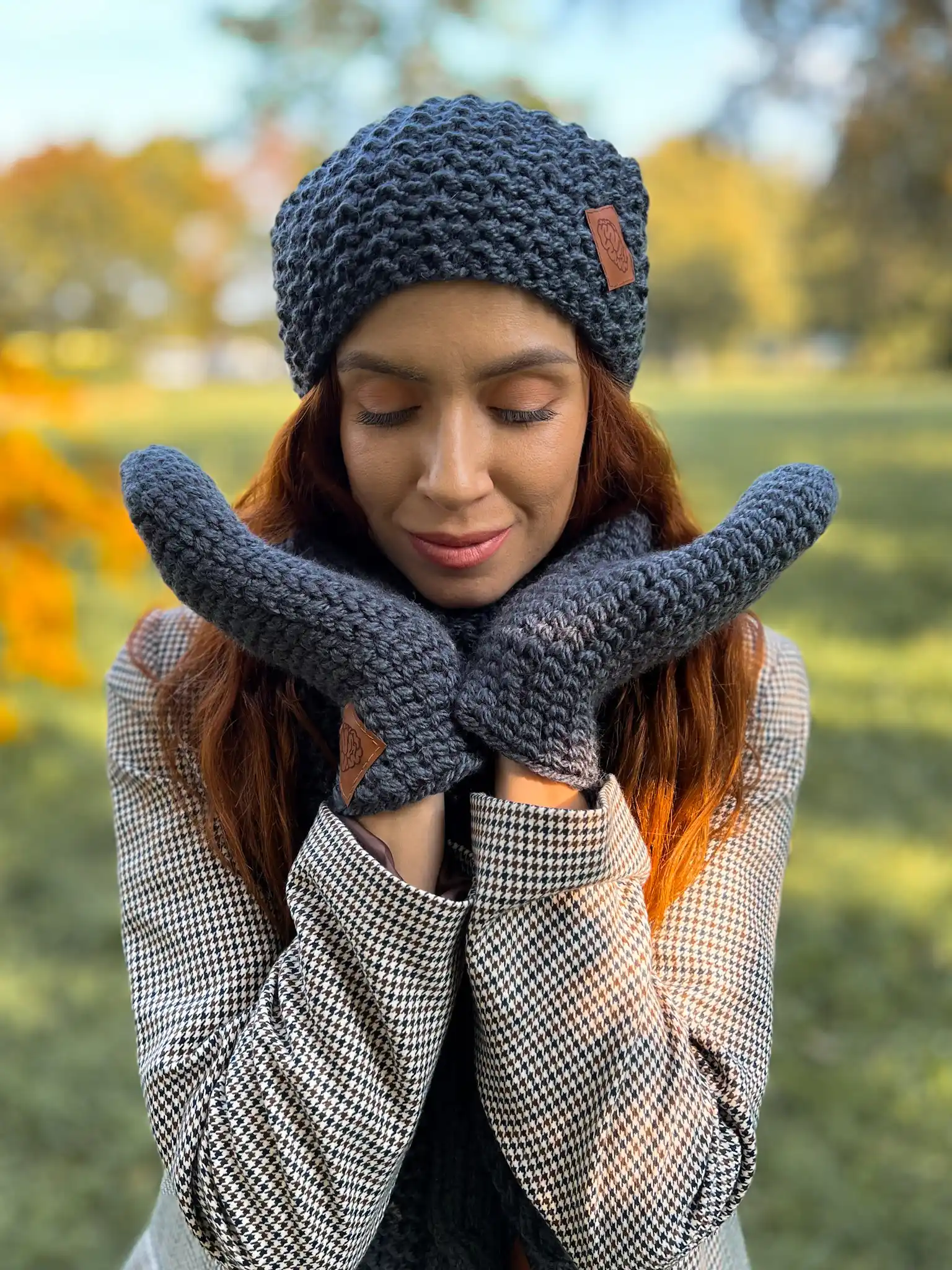 Rękawiczki handmade ze sznureczkiem ,,Ciemny szary" 25 Glowne Jednopalczaste rekawiczki z merino