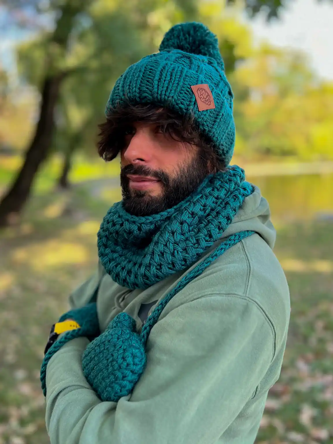 Męska czapka z dużym pomponem EUFORIA ,,Leśny zielony" 59 Meska czapka handmade z duzym pomponem