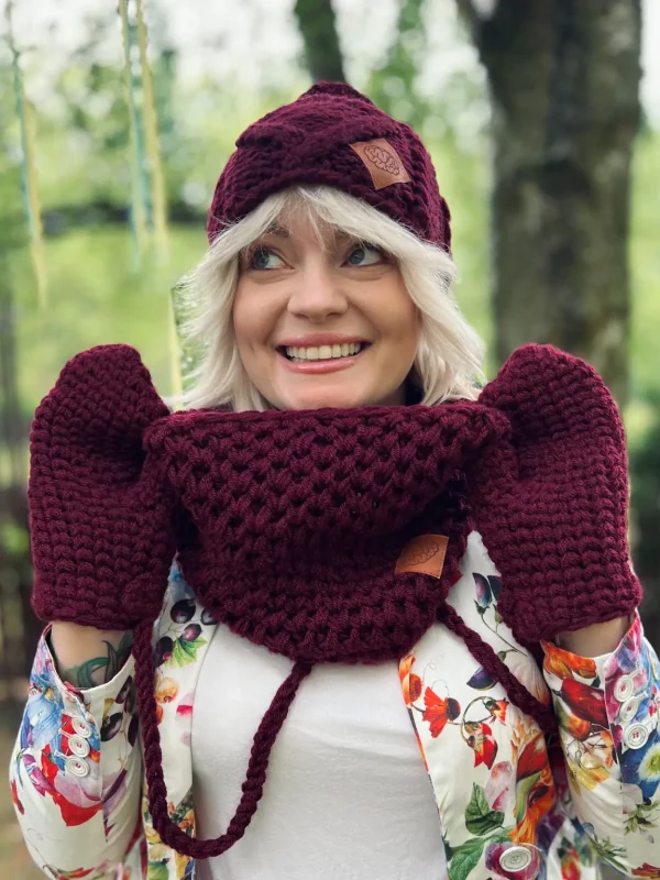 Stylowa czapka z pomponem HERO "Bordo" 7 Polarowa Bordowa Czapka
