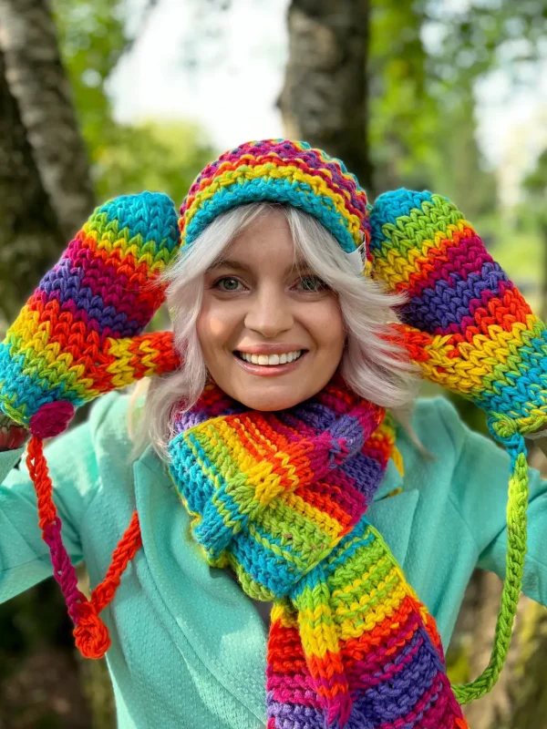Kolorowe rękawiczki handmade ze sznureczkiem ,,Tęcza" 12 Radosne mitenki w intensywnych kolorach