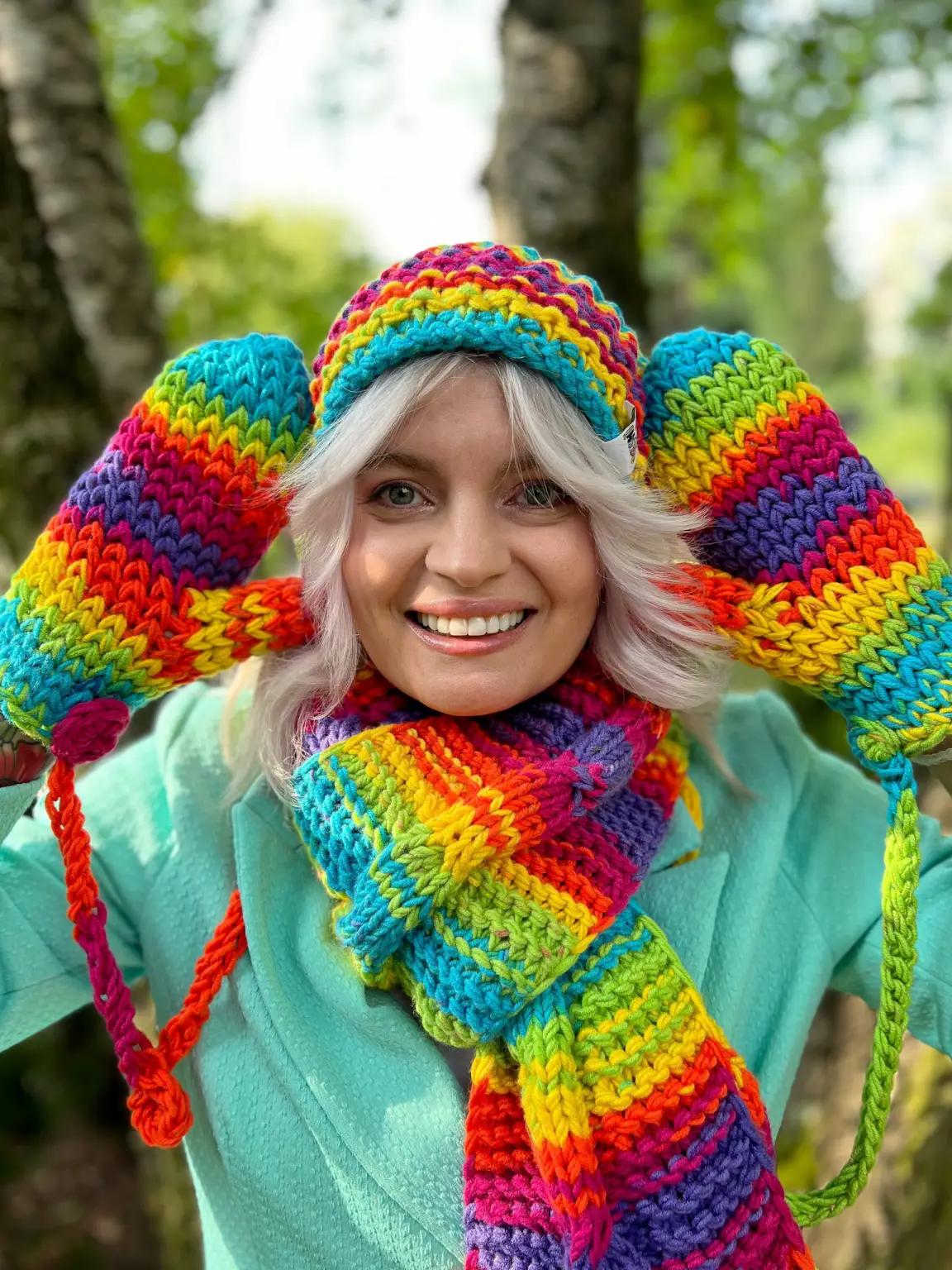 Kolorowe rękawiczki handmade ze sznureczkiem ,,Tęcza" 8 Radosne mitenki w intensywnych kolorach