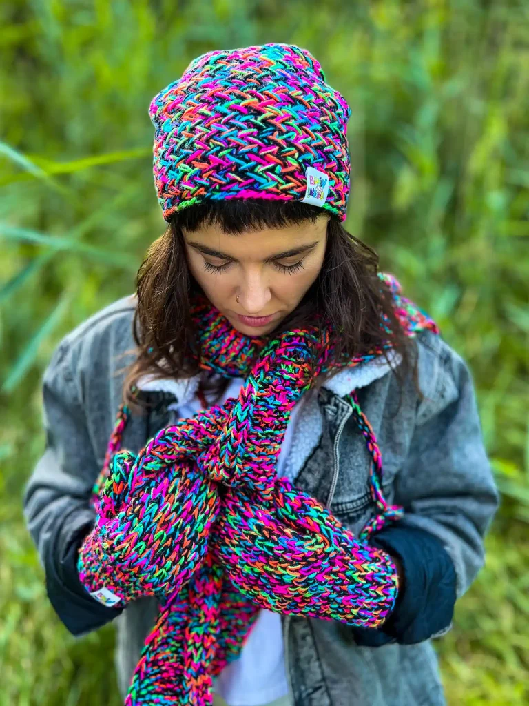 Stylowa czapka slouchy – wykonana z miękkiej wełny