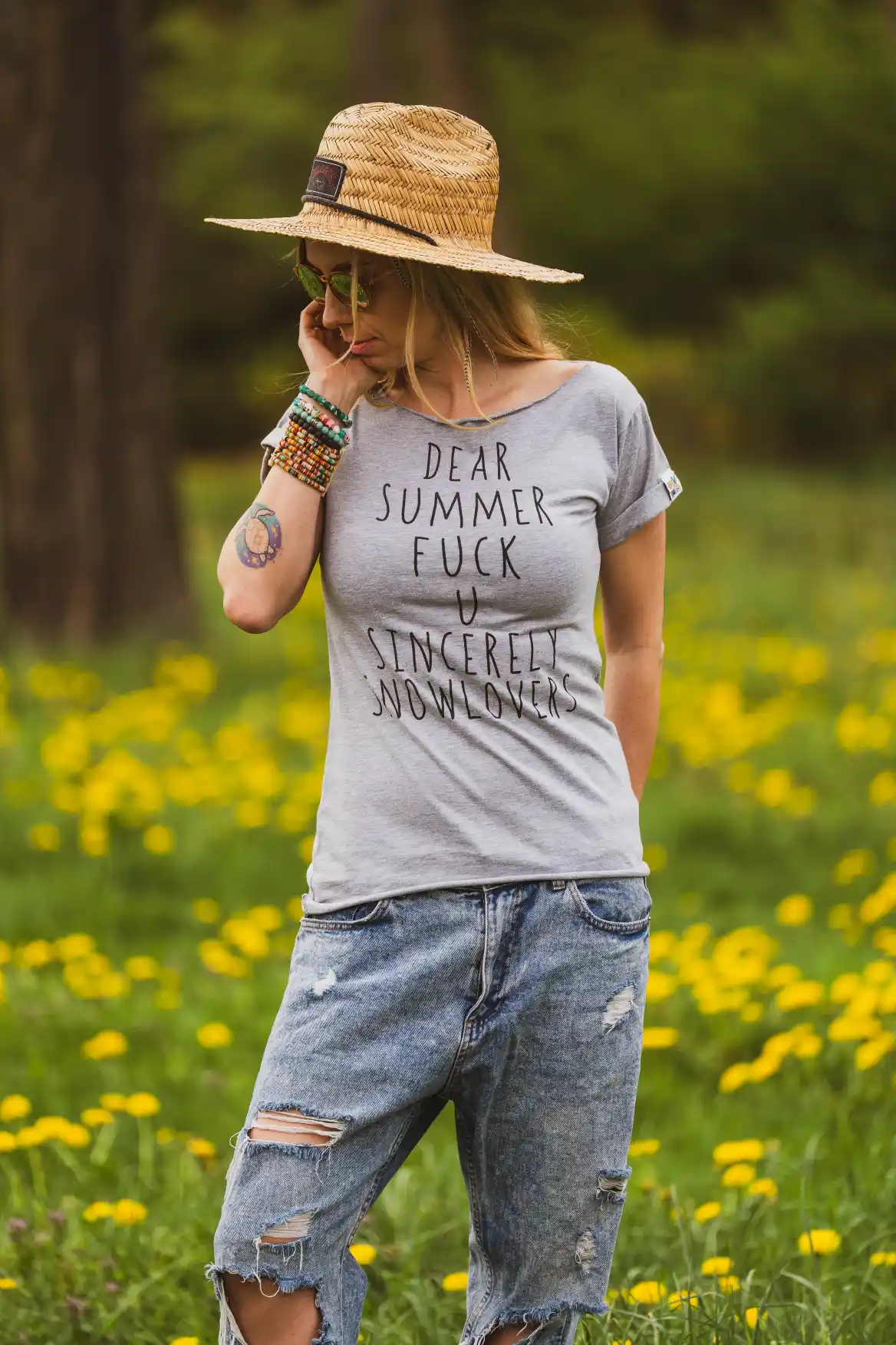 Szara bawełniana koszulka Dear summer 58 Wygodna i stylowa szara koszulka z naturalnej bawelny