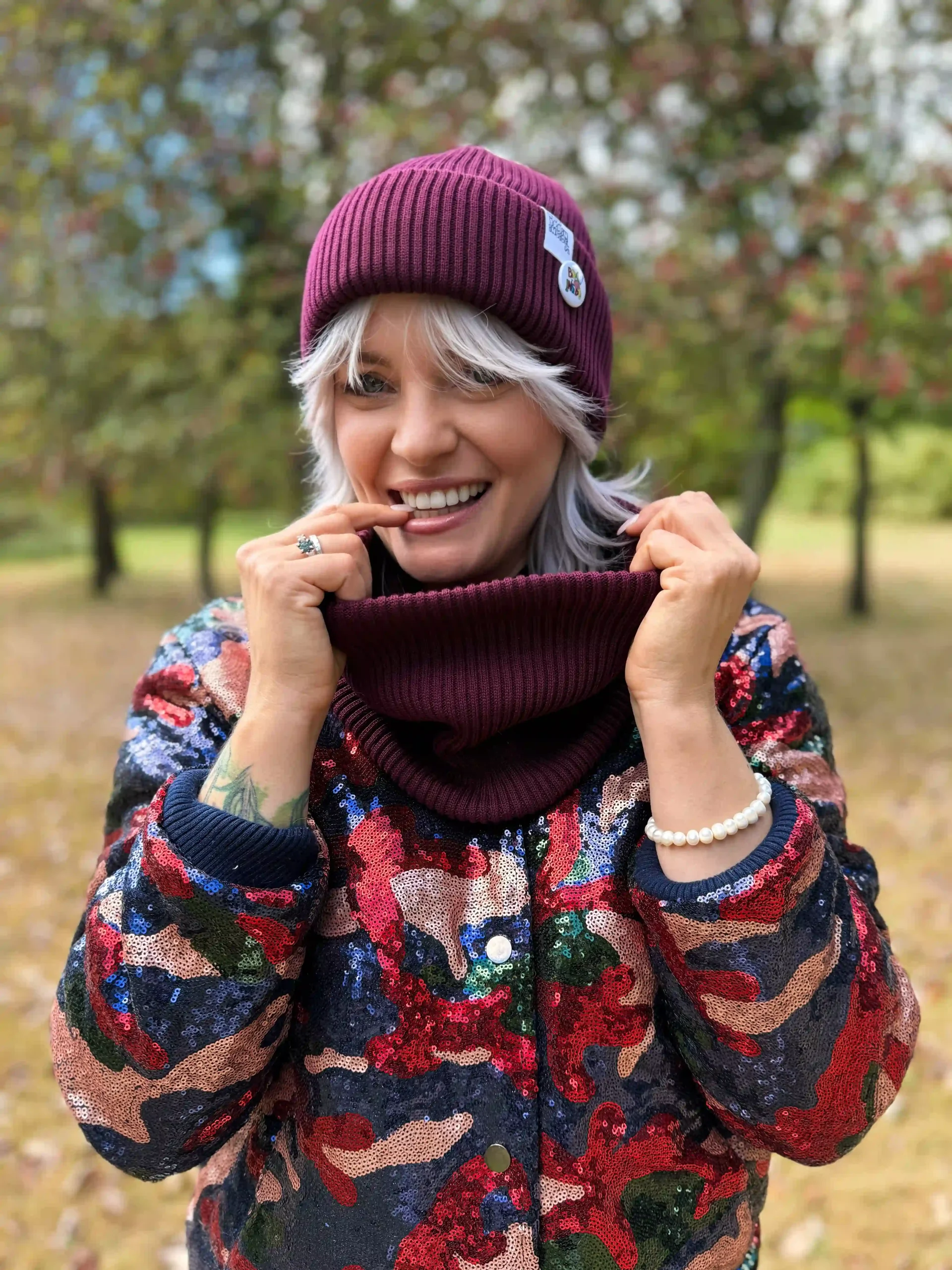Czapka beanie z bawełny logo kolorowe "Bordo" 185 bawelniana beanie bordo scaled 1