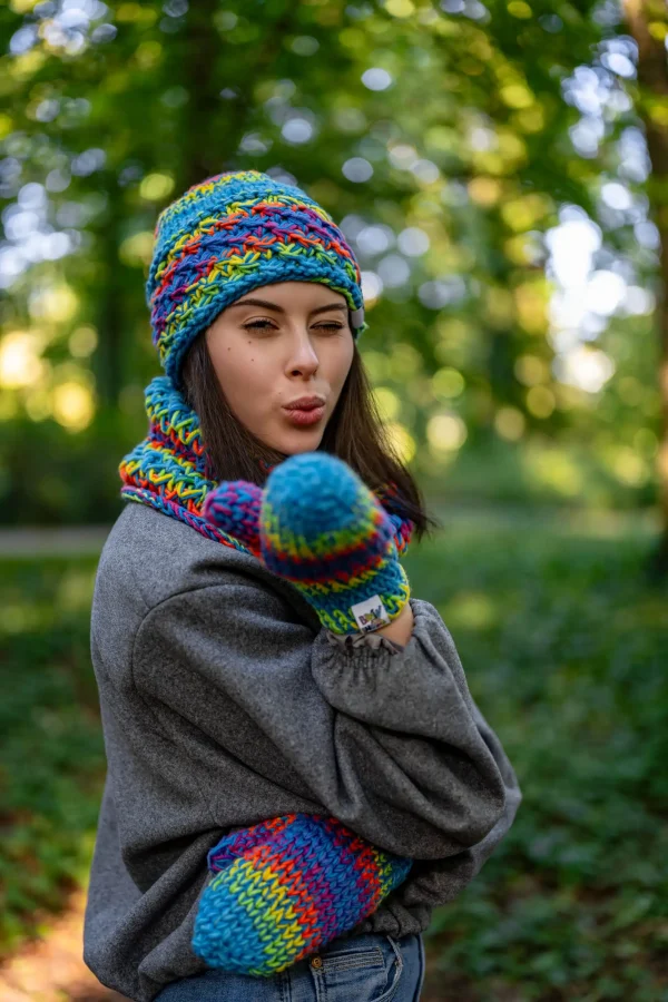 Czapka MERINO 50% ,,Tęcza błękit" HOPE 7 beanie kolorowa