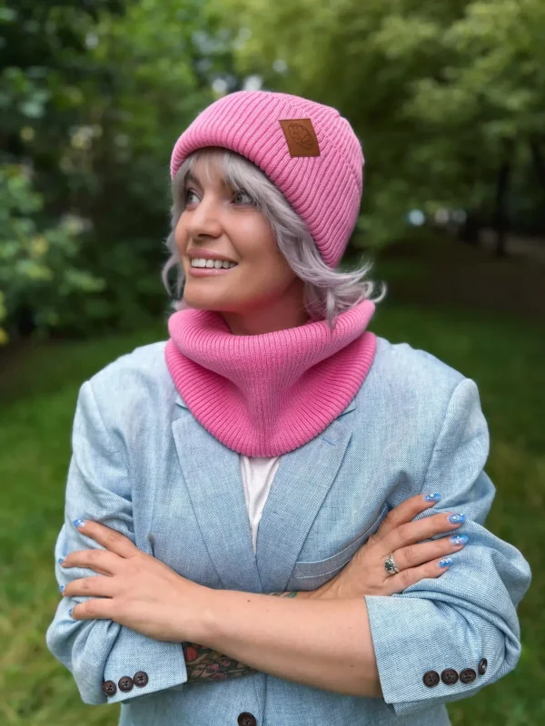 beanie pudrowy roz scaled 1
