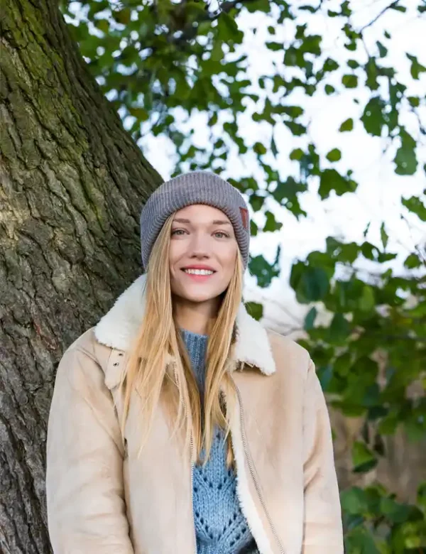 Czapka beanie logo ekoskórka "Ciemny beż" 7 bezowa czapka brain inside1