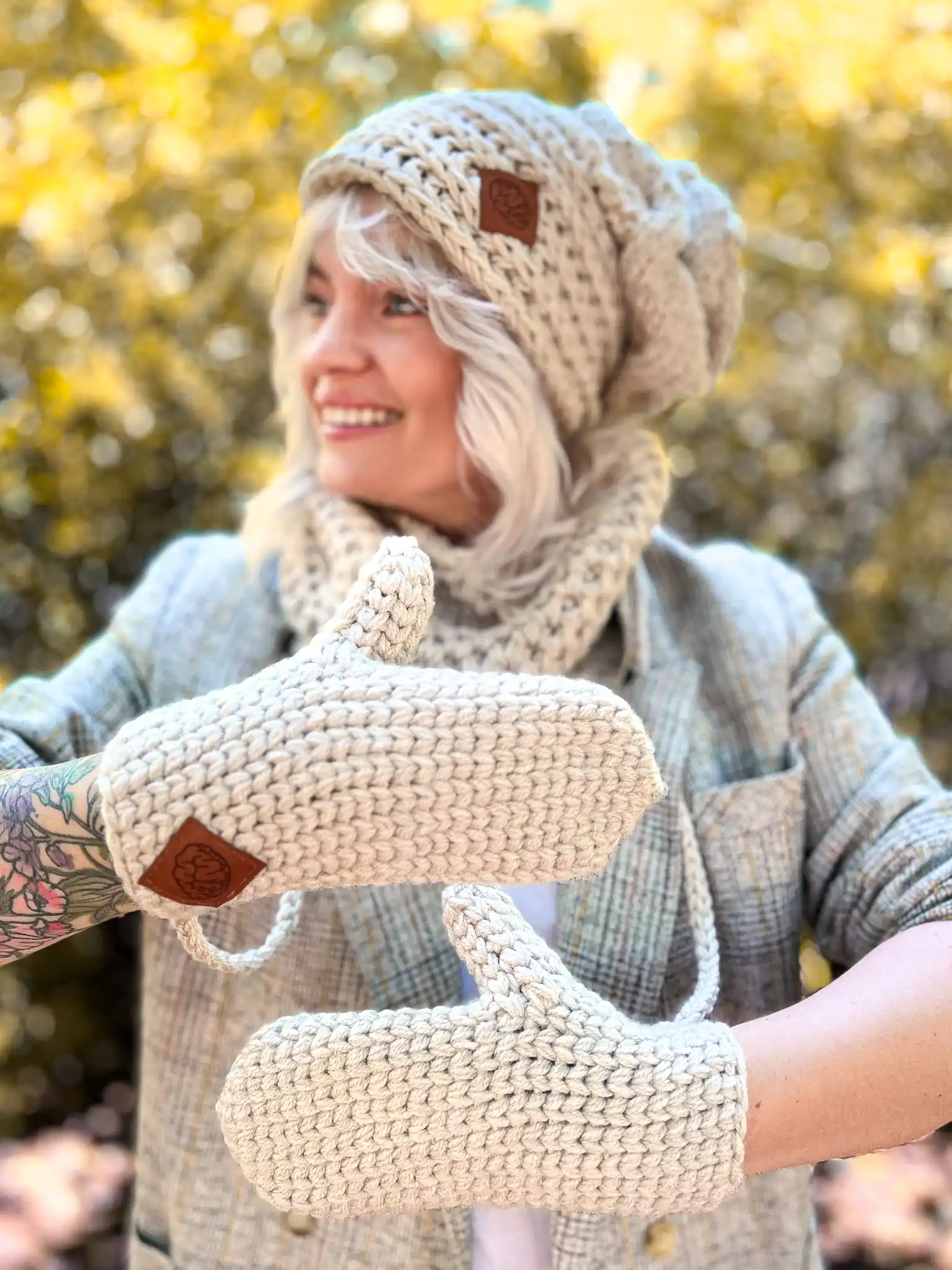 Rękawiczki handmade ze sznureczkiem ,,Jasny beż" 176 bezowe akcesoria zimowe
