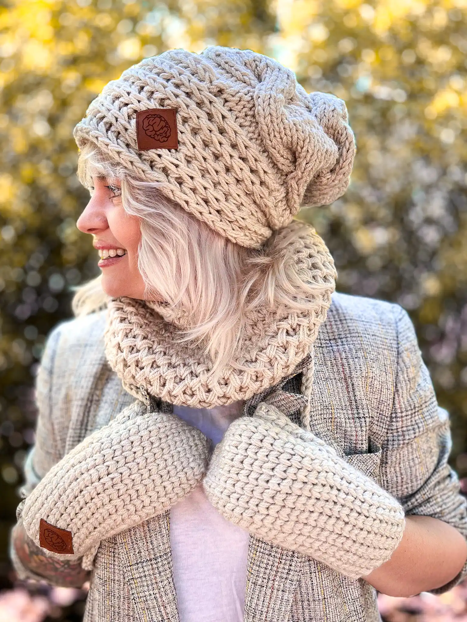 Rękawiczki handmade ze sznureczkiem ,,Jasny beż" 175 bezowe reczakwiczki na sznureczku