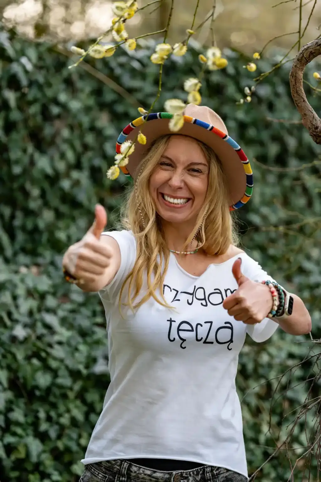 Biały t-shirt oversize Rzygam tęczą 37 biala koszulka bawelna