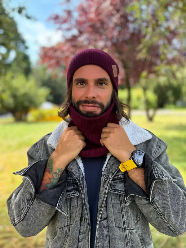 Męska czapka long logo ekoskórka "Bordo" 14 bordowa beanie scaled 1