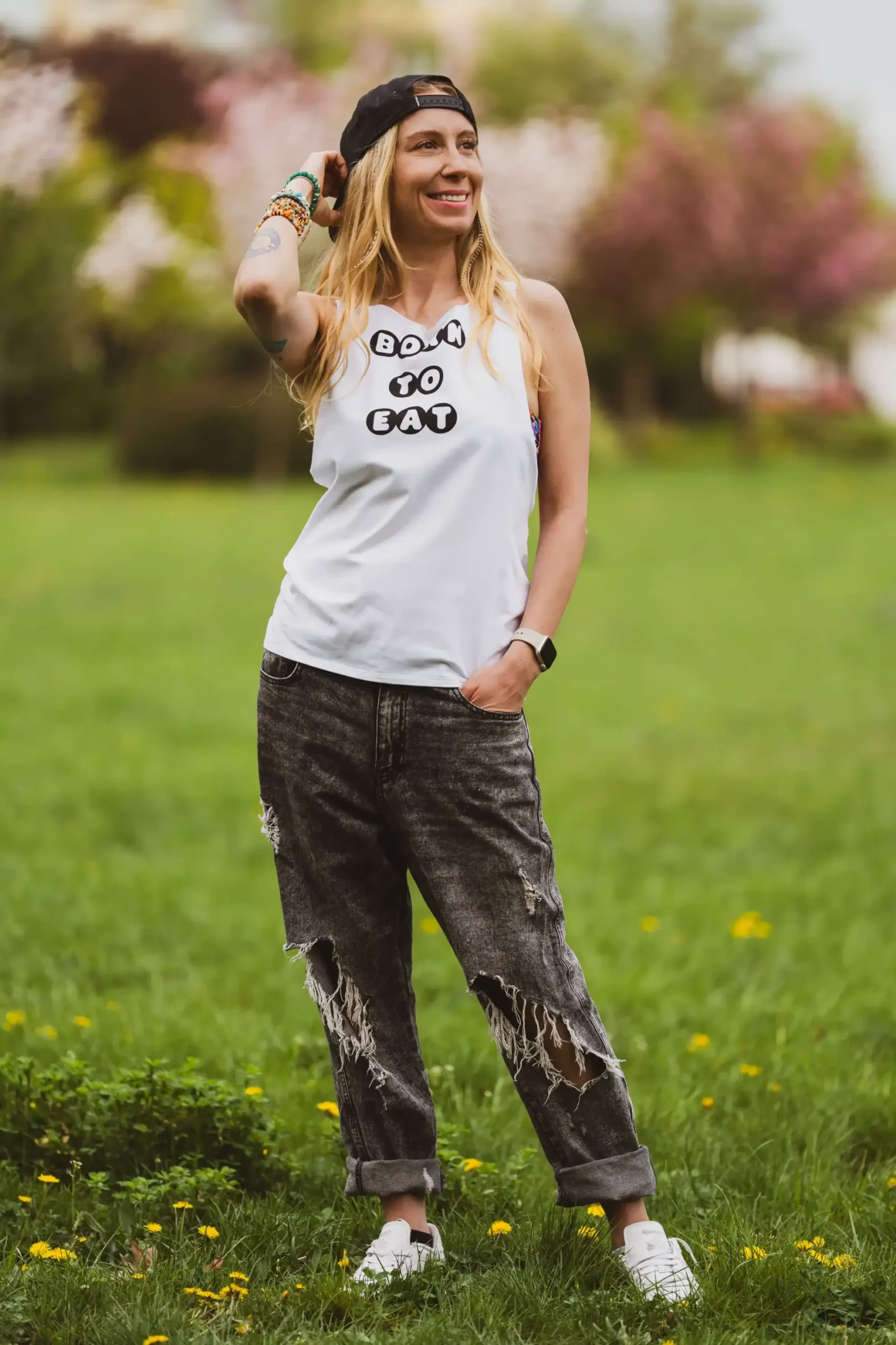 Tank top bawełniany z napisem Born to eat 171 born to eat bialy tank top scaled 1