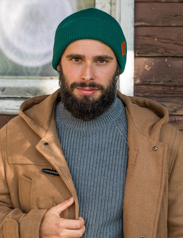 Męska czapka long logo ekoskórka "Zielony" 190 butelkowa beanie meska brain inside wywijana