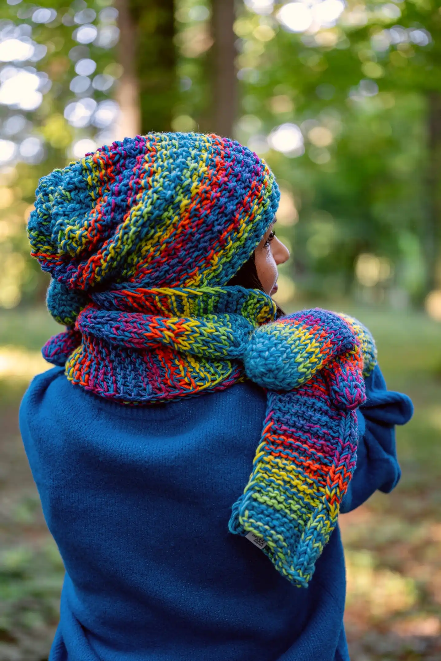 Czapka MERINO 50% ,,Tęcza błękit" NEVERLAND 215 ciepla czapka na zimie kolorowa