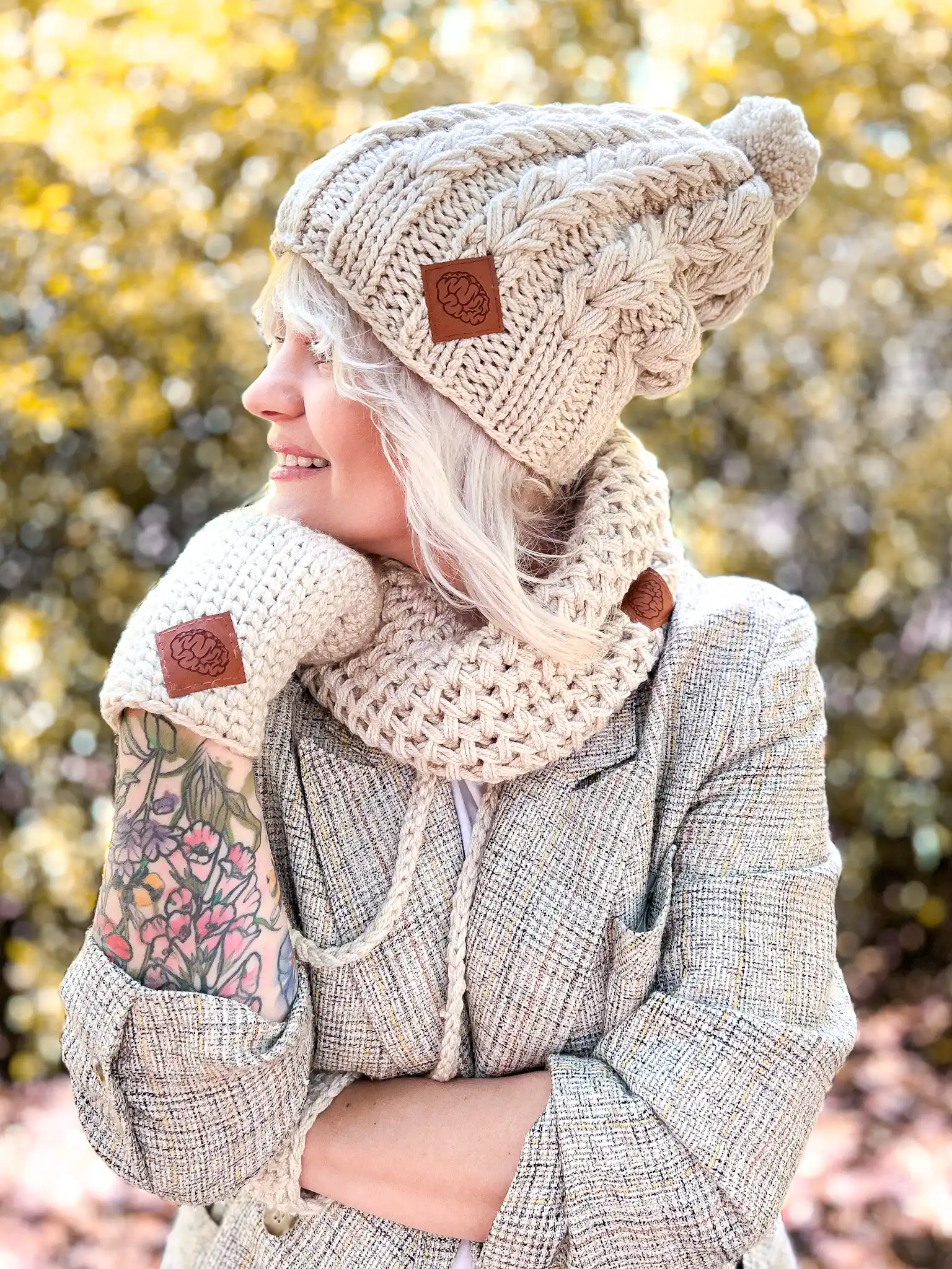 Rękawiczki handmade ze sznureczkiem ,,Jasny beż" 170 cieple rekawiczki w kolorze jasnego bezu
