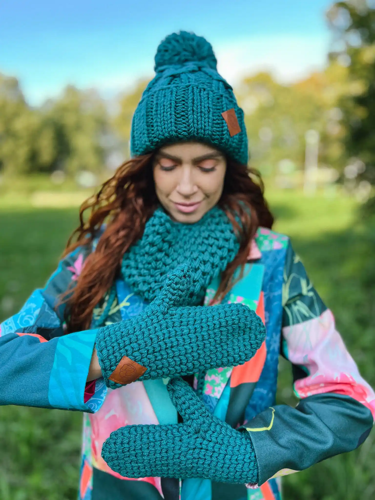 Rękawiczki handmade ze sznureczkiem ,,Leśny zielony" 219 cieple zielone rekawiczki jednopalczaste