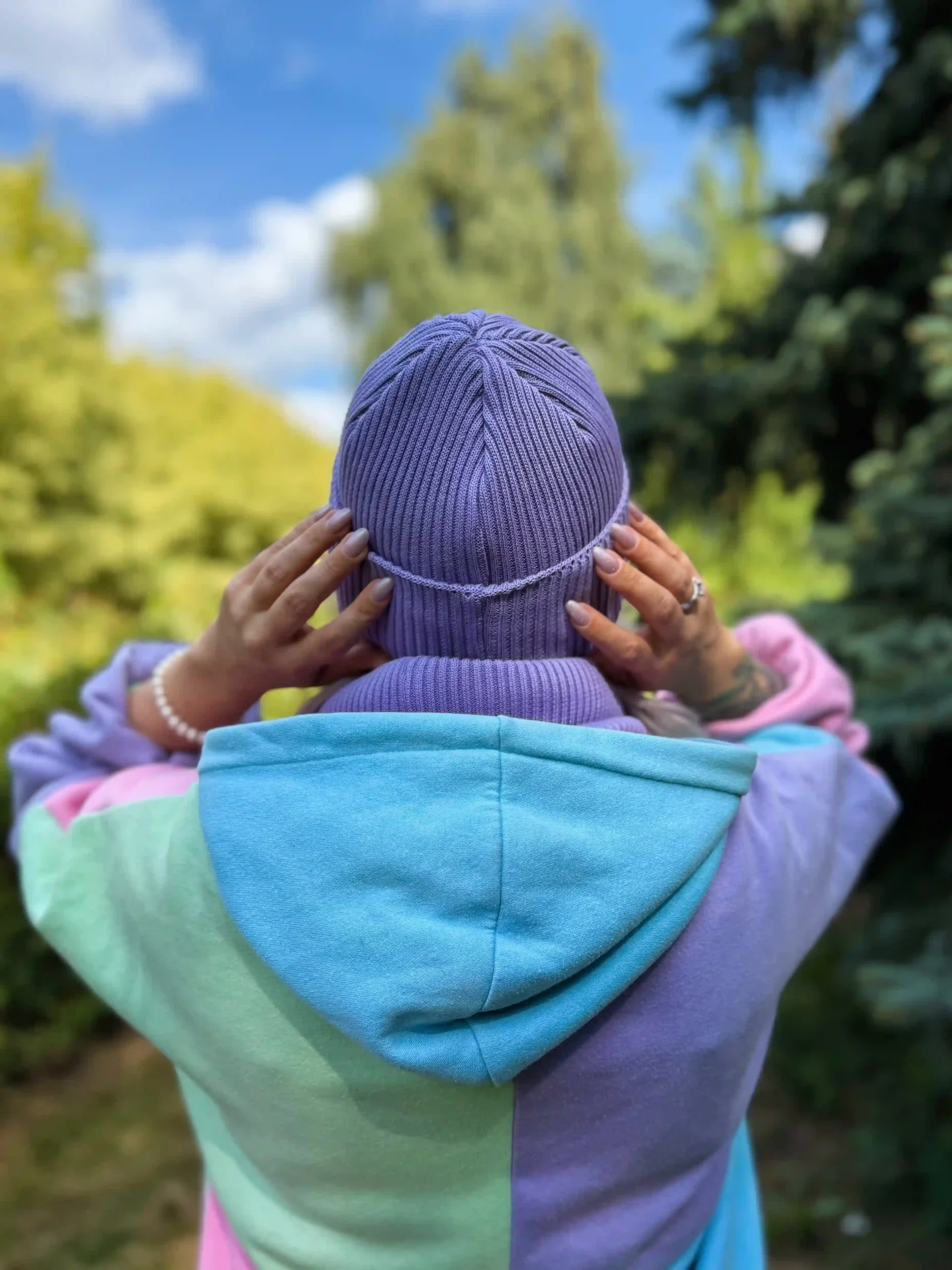 Bawełniana czapka beanie logo ekoskórka "Jasny fiolet" 4 czapka beanie oversize scaled 1