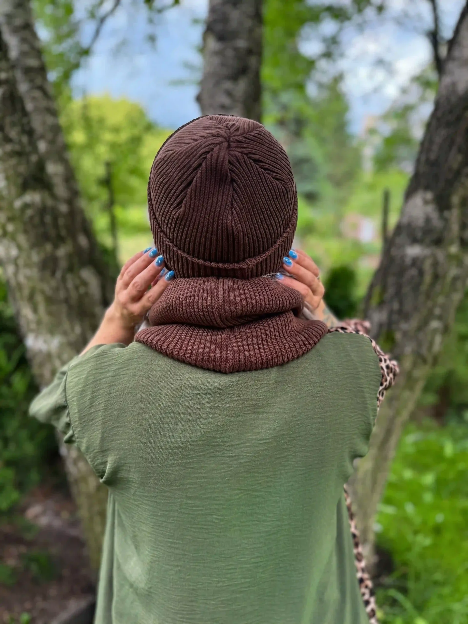 Bawełniana czapka beanie logo ekoskórka "Brąz" 31 czapka brazowa scaled 1