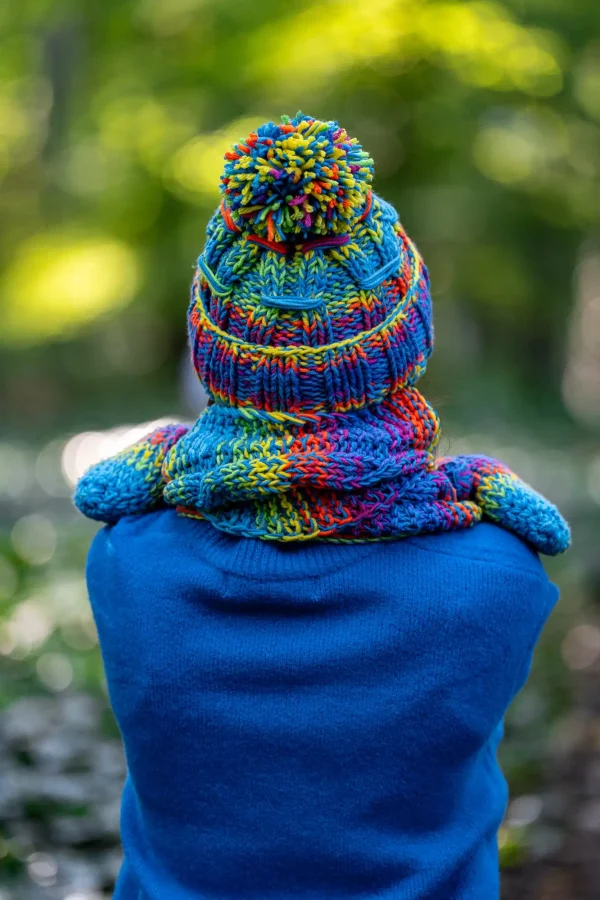 Czapka MERINO 50% ,,Tęcza błękit" EUFORIA 10 czapka merino z duzym pomponem