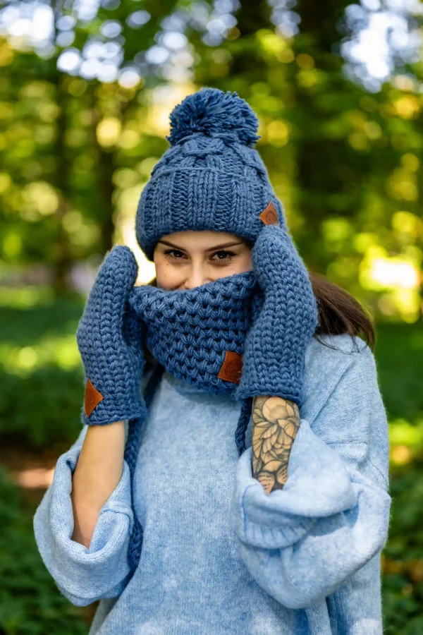 Mały komin MERINO "Ciemny niebieski" 10 czapka merino z duzym pomponem niebieska