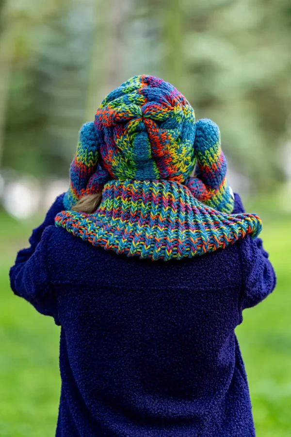 Czapka MERINO 50% nieugniatająca włosów "Tęcza Błękit" THIS IS IT 20 czapka oversize merino kolorowa