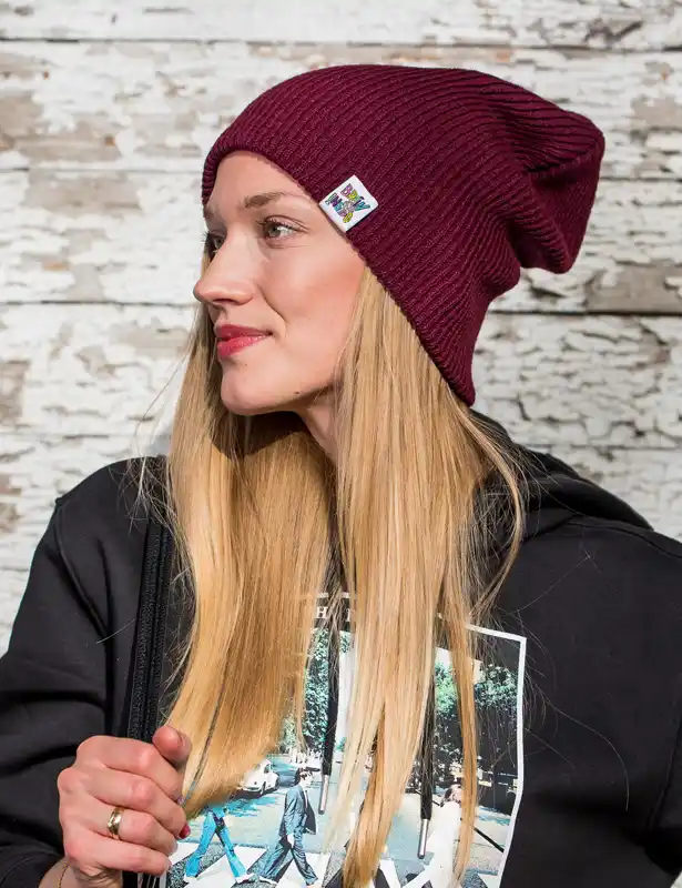 Czapka slouchy logo kolorowe "Bordo" 58 czapka smerfetka bordo polska produkcja brain inside