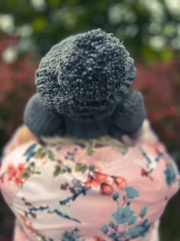 czapka z welny merino z pomponem