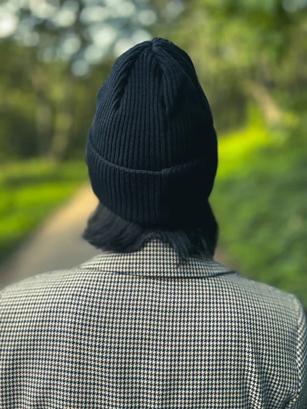 czarna beanie na kazda pore roku