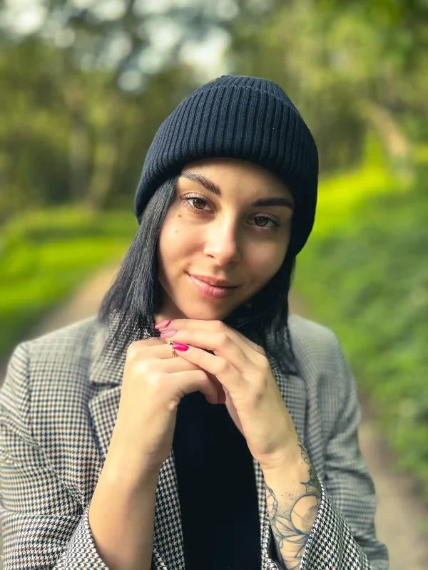 Bawełniana czapka beanie logo ekoskórka "Czarny" 13 czarna dokerka bawelniana brain inside