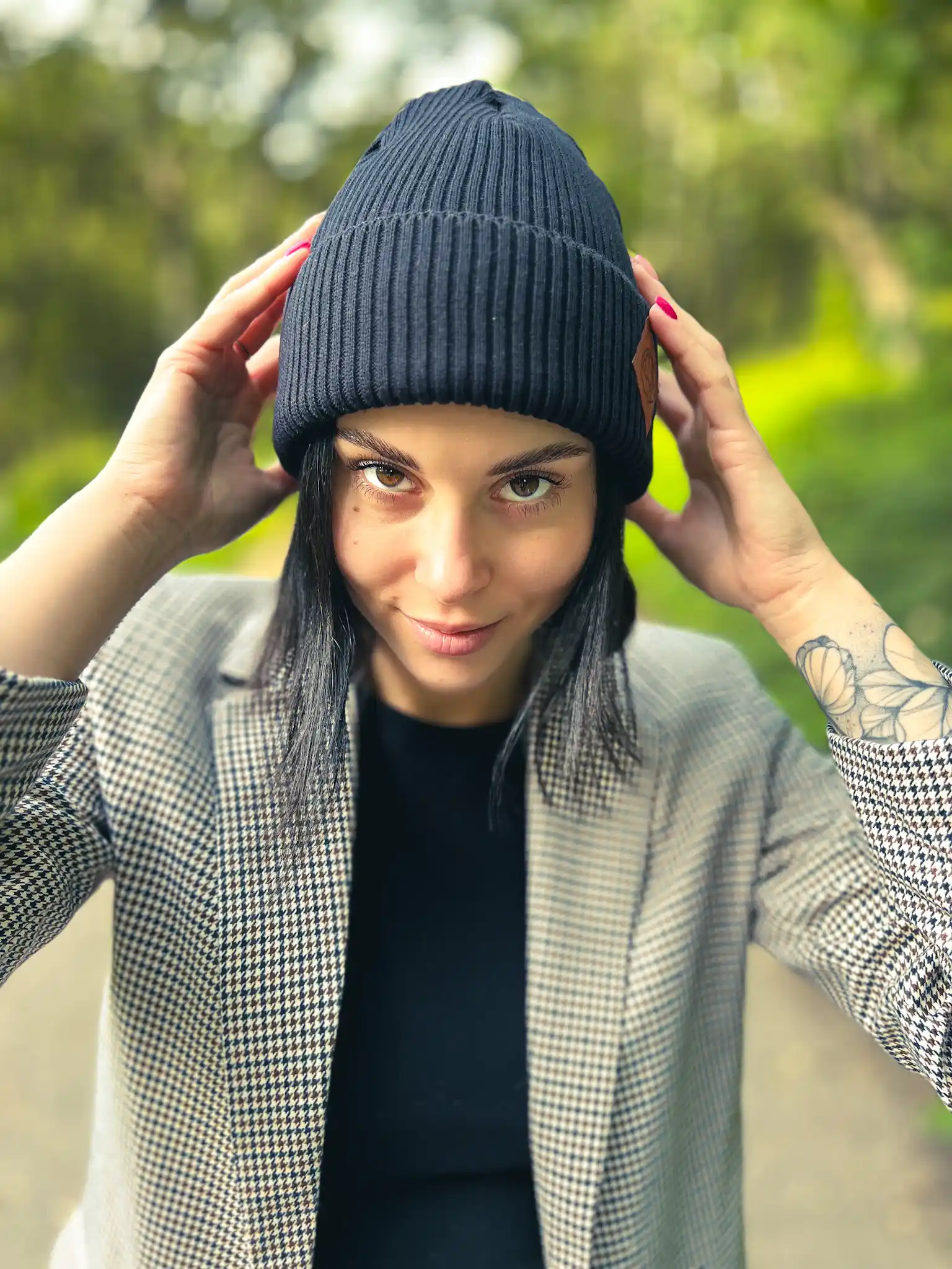 Bawełniana czapka beanie logo ekoskórka "Czarny" 25 czarna dokerka z bawełny