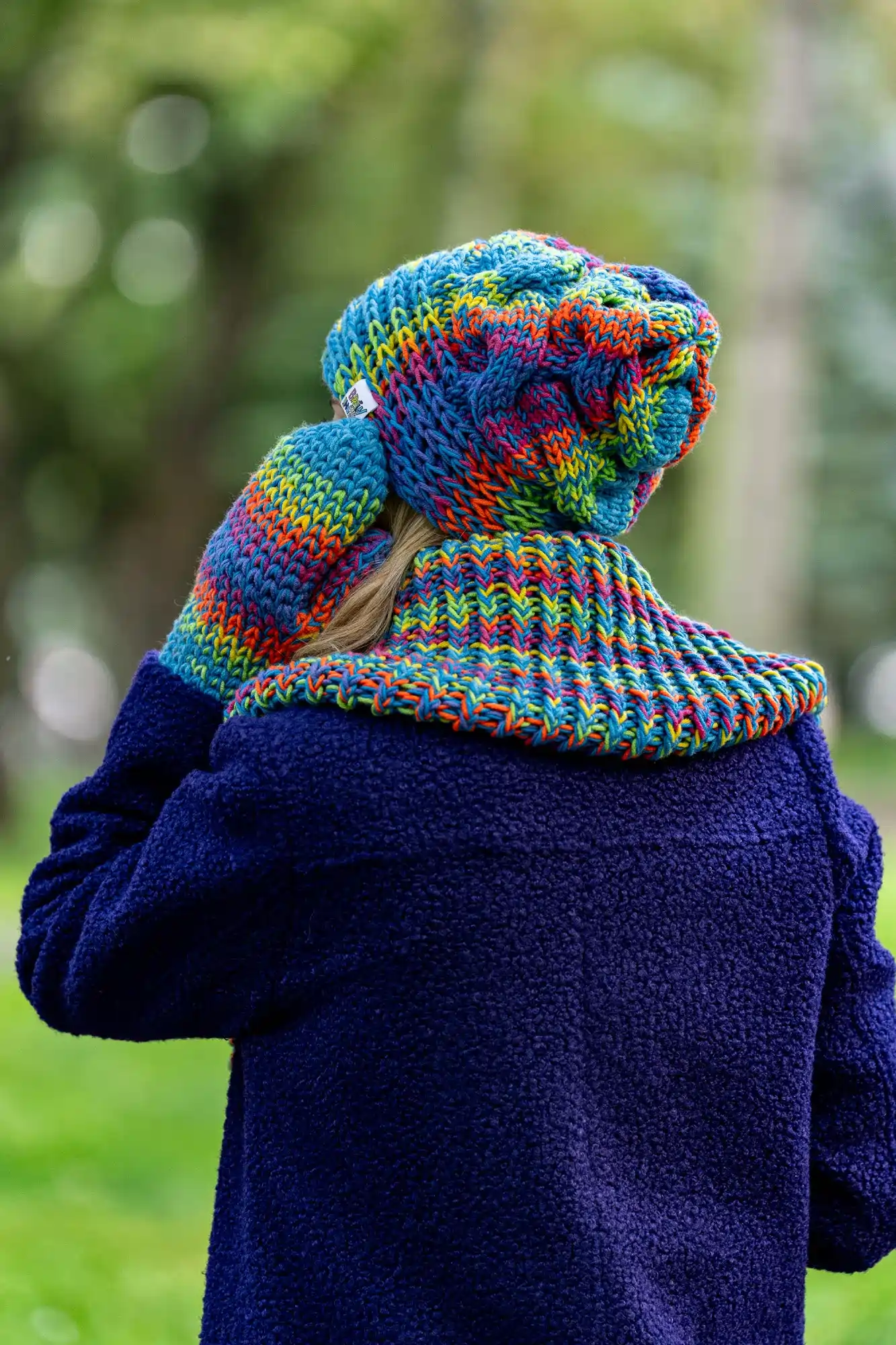 Czapka MERINO 50% nieugniatająca włosów "Tęcza Błękit" THIS IS IT 157 damska luzna czapka merino kolorowa