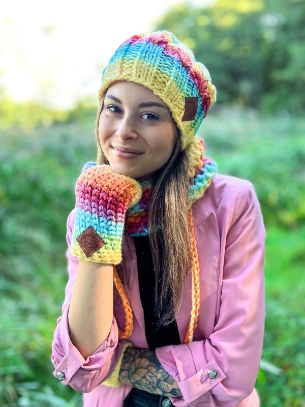 Kolorowa czapka z włóczki SMILE "Cieniowane cytrusy" 12 dluga kolorowa czapka z teczowej wloczki