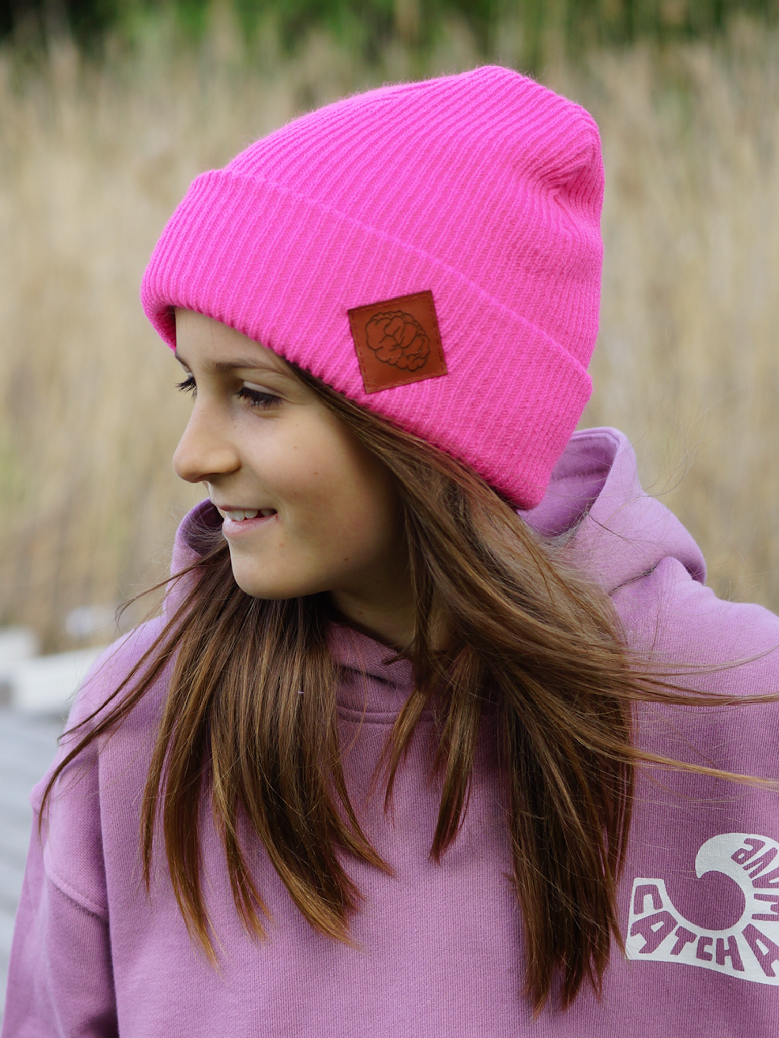 Modna czapka dla dziecka logo ekoskórka "Neonowy różowy" 29 fluo beanie winter Brain Inside