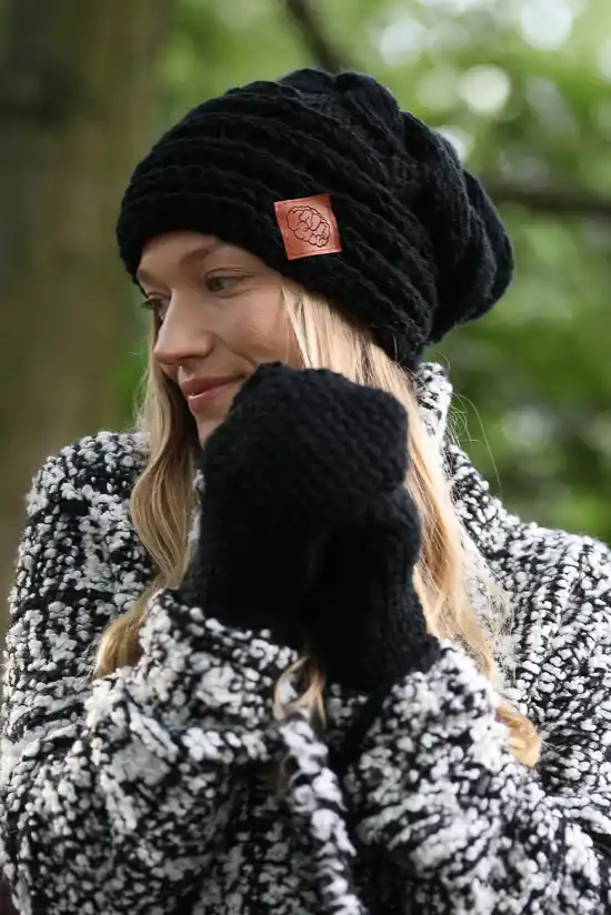 Luźna czapka THIS IS IT "Czarny" 21 czarna czapka oversize merino