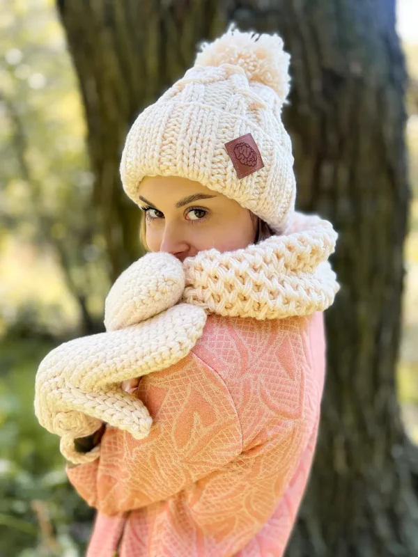 jasna czapka handmade na narty