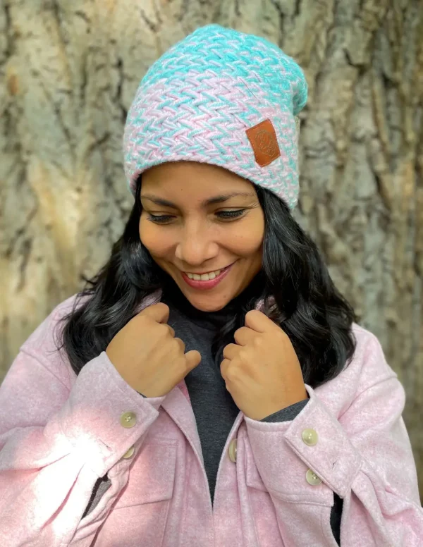 Czapka ręcznie robiona EXPLORER "Cukierki" 9 jasna czapka merino