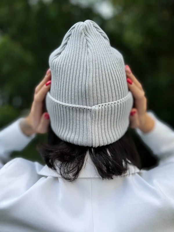 Bawełniana czapka beanie logo ekoskórka "Jasny szary" 5 jasna dokerka bawelniana w gory