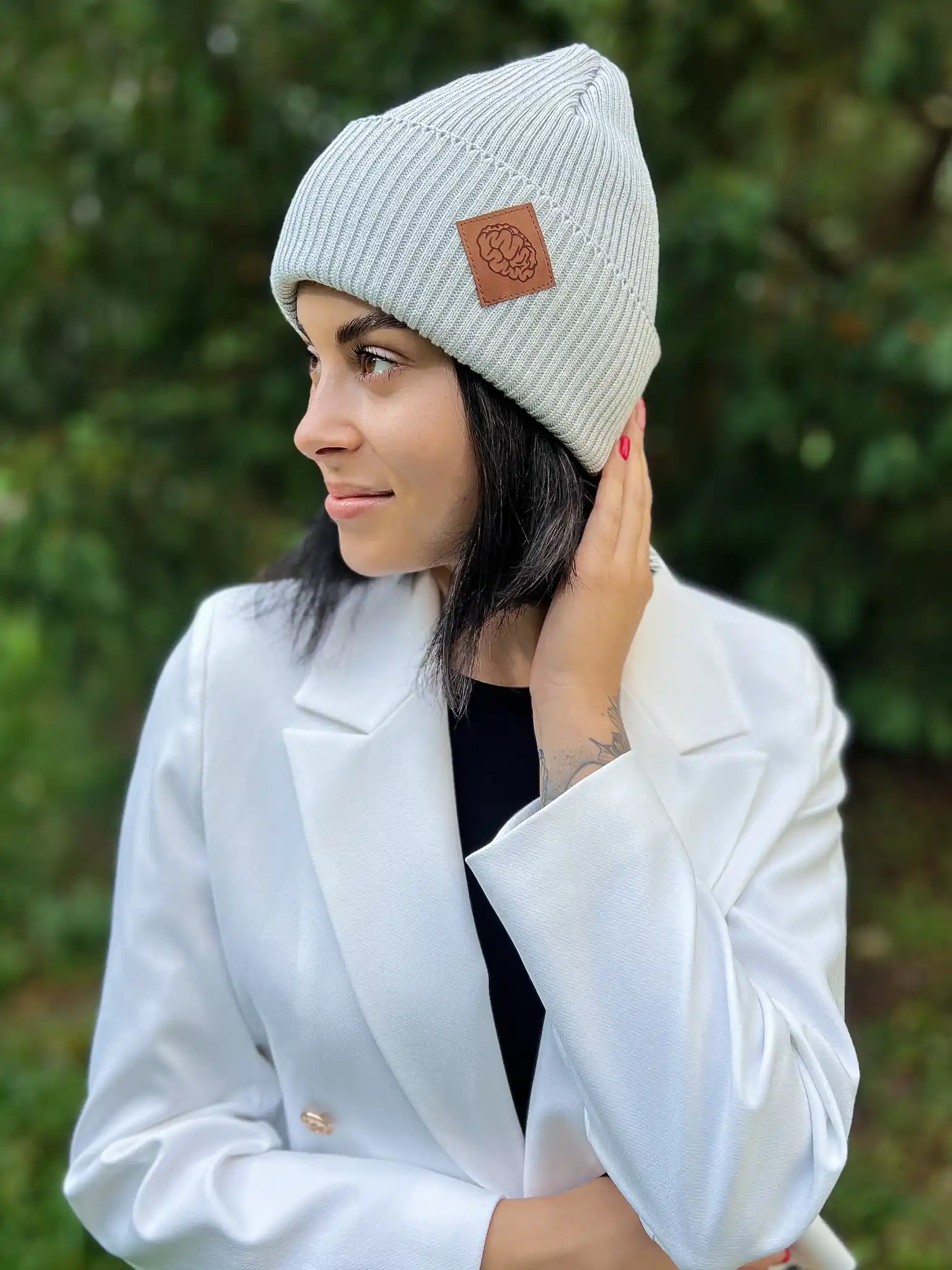 Bawełniana czapka beanie logo ekoskórka "Jasny szary" 130 jasna dokreka bawelniana na narty