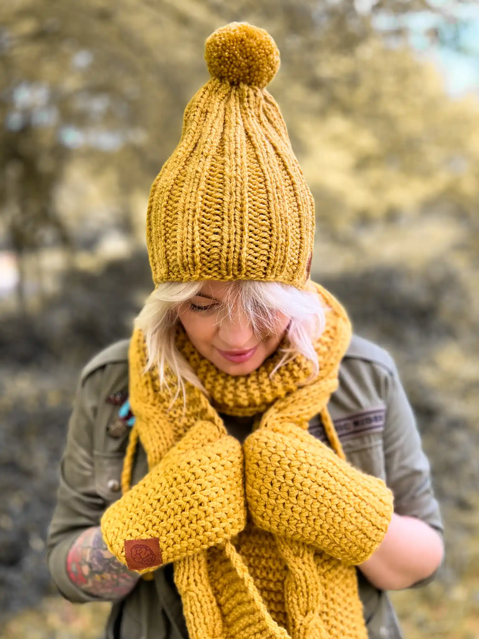 Rękawiczki handmade ze sznureczkiem ,,Miodowa musztarda" 38 jednopalczaste rekawiczki na sznureczku