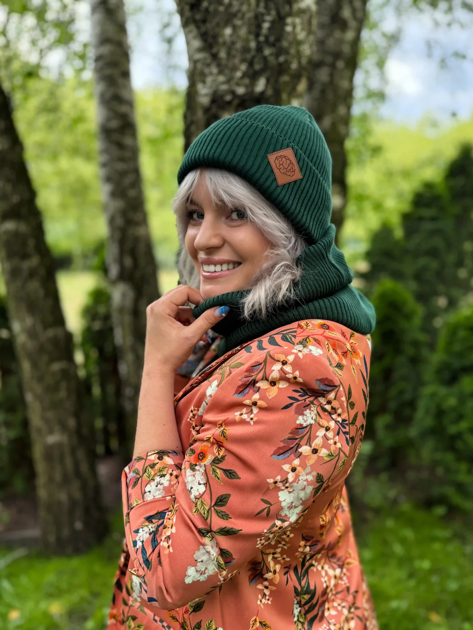 Bawełniana czapka beanie logo ekoskórka "Zielony" 162 klasyczna wywinieta czapka zielona scaled 1