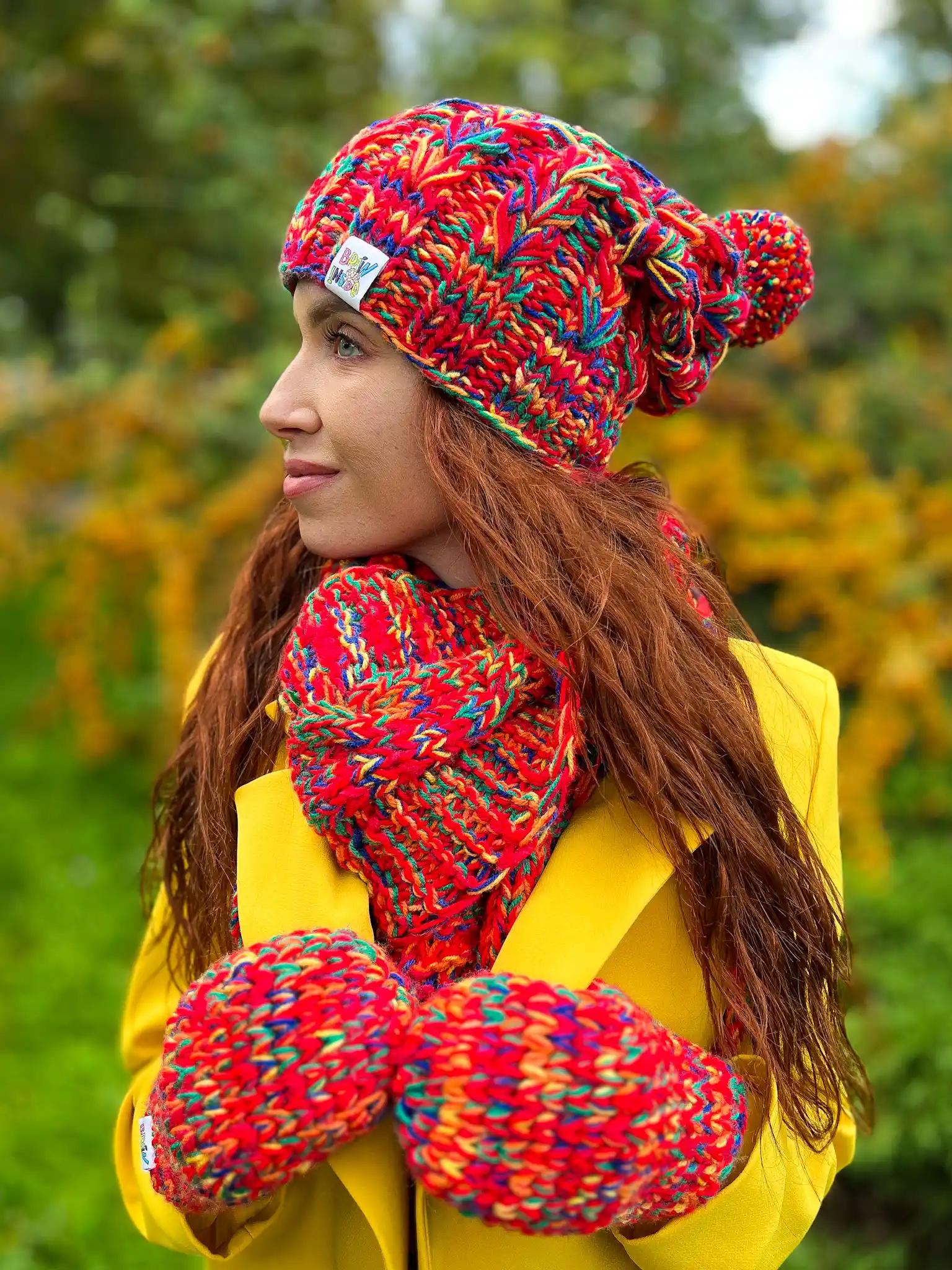Czapka na zimę SMILE MERINO 50% ,,Czerwienie" 29 kolorowa czapka recznie robiona przez seniorki